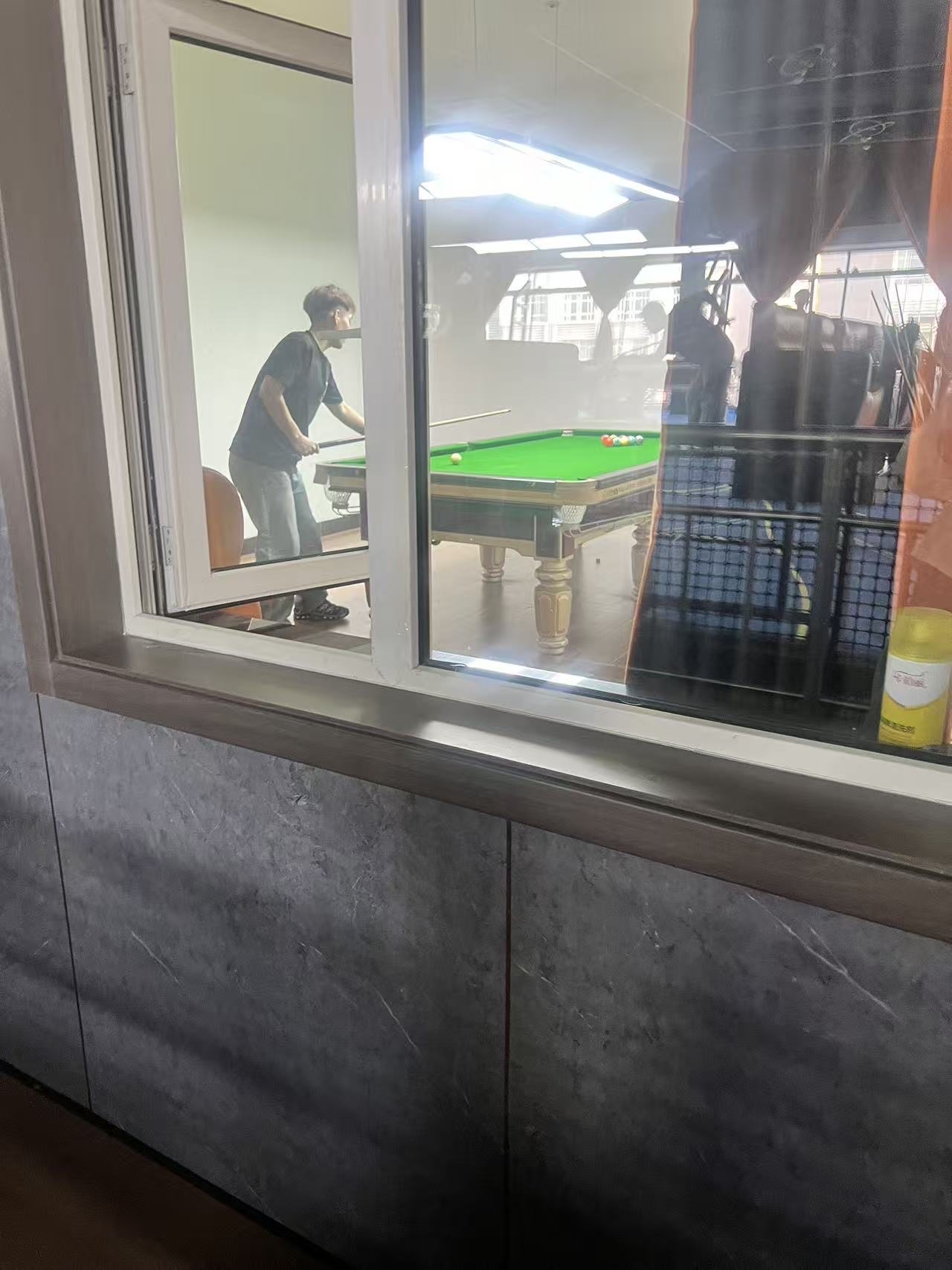 低价转让盈利中的台球厅