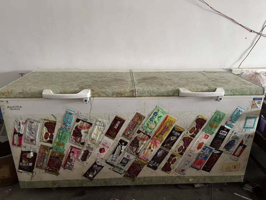 白色冰柜