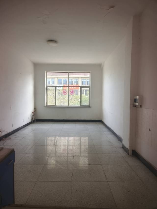 祥盛苑小区南门临街商铺