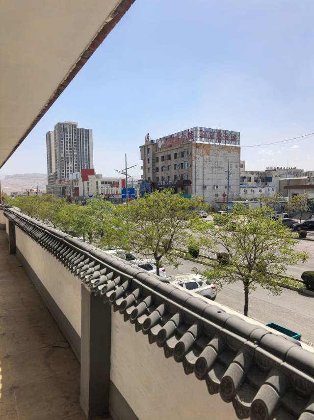 乌达区巴音赛西街商铺