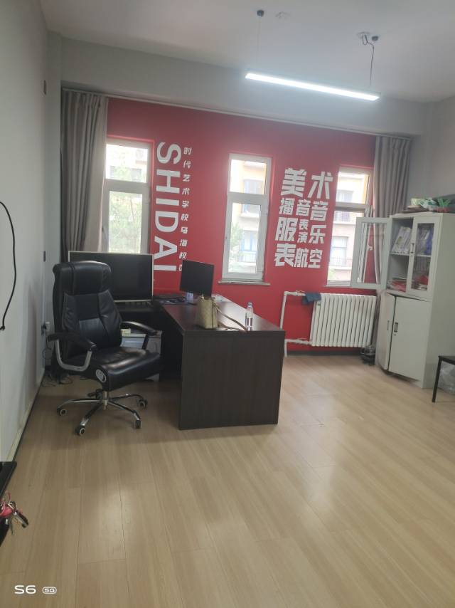 广场388平米二楼可整租，也可分租