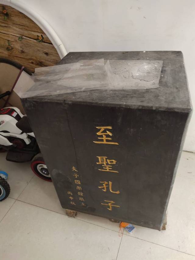 大理石底座
