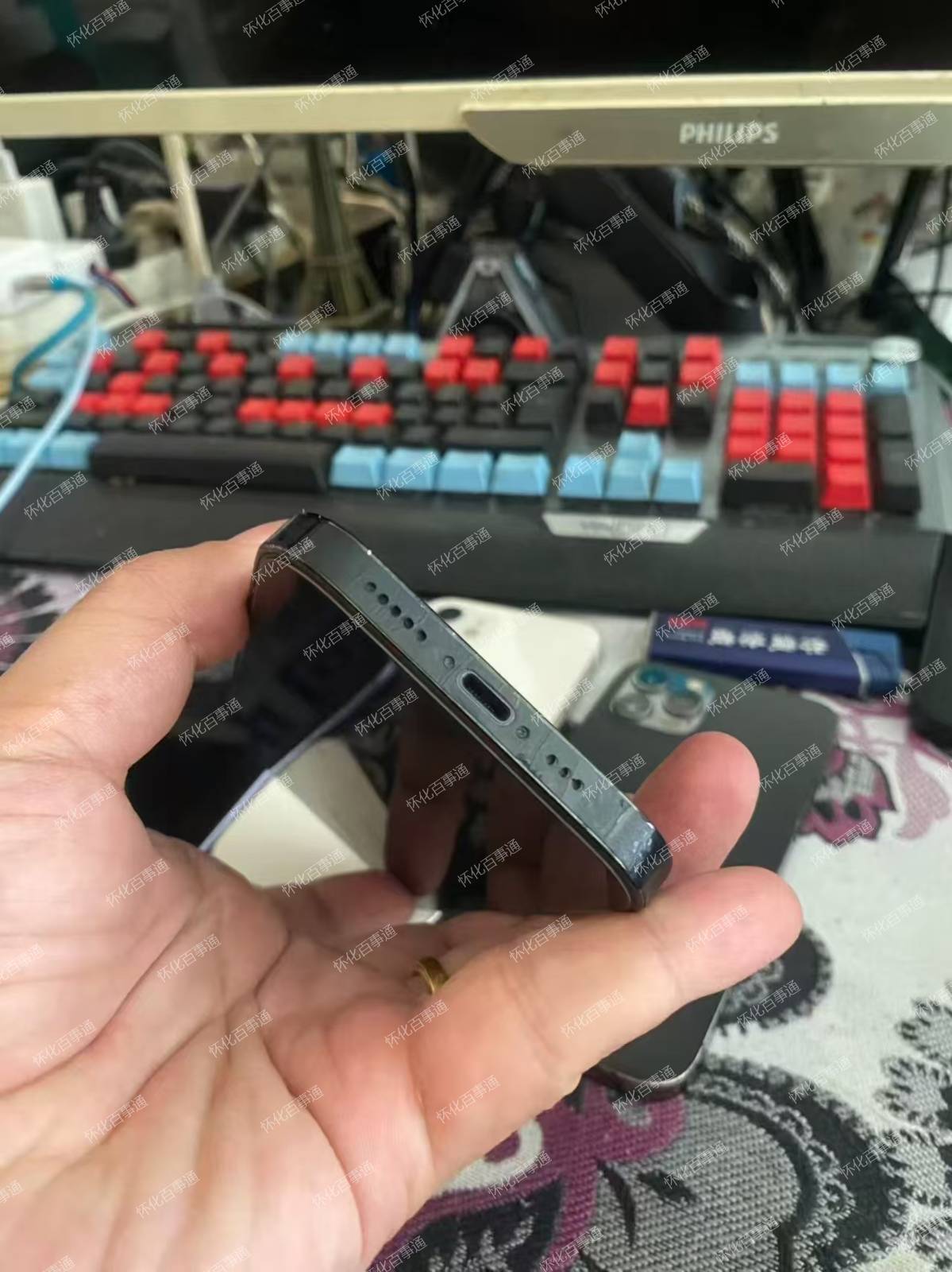 苹果14Pro，256G内存，国行双卡，成色一丁点小磕，换原装屏和全新电池，可以巨魔，贴了全包膜，送手机壳，膜，充电器，价格便宜