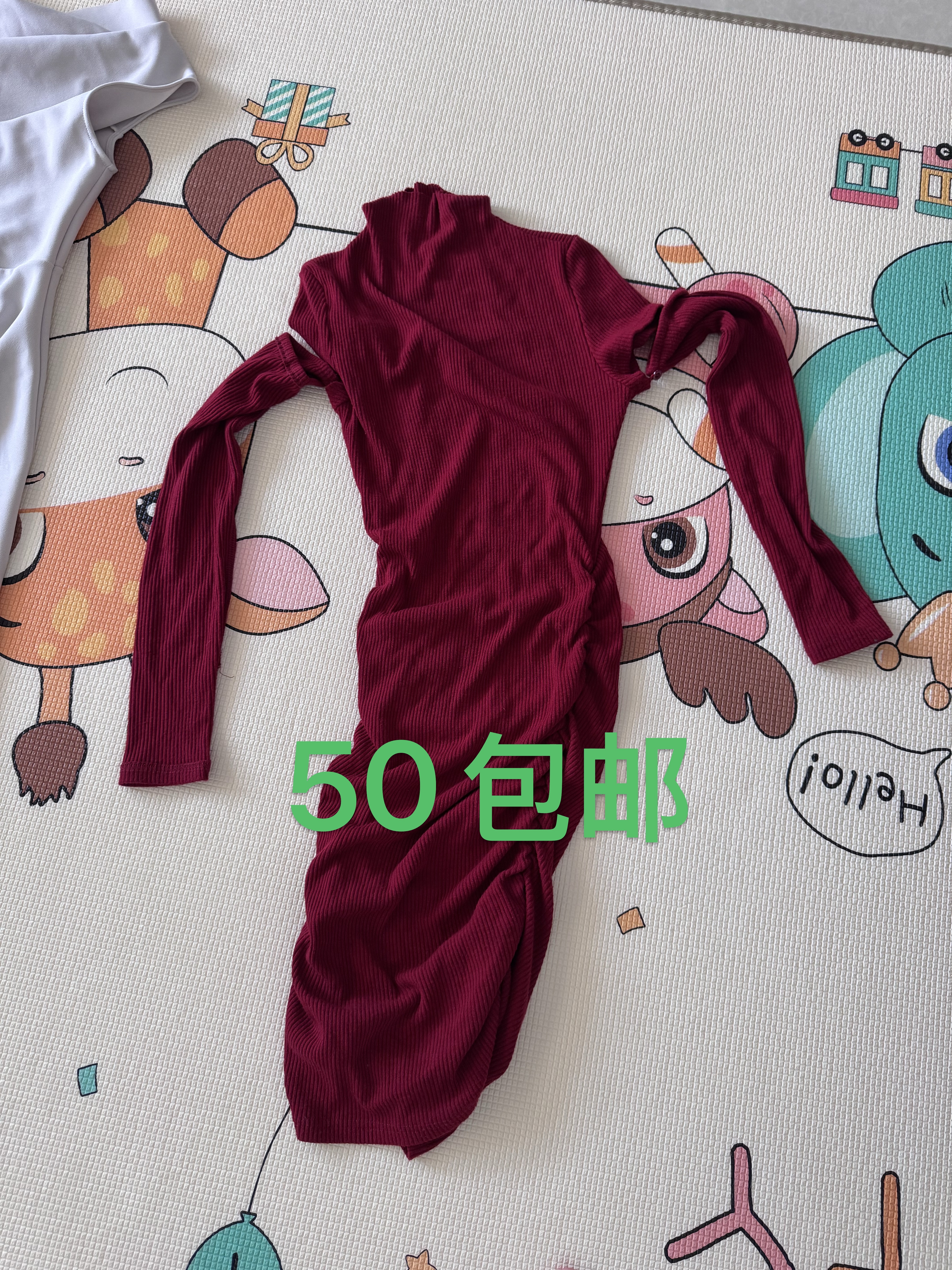 酒红色坑纹长袖连衣裙，50 元出