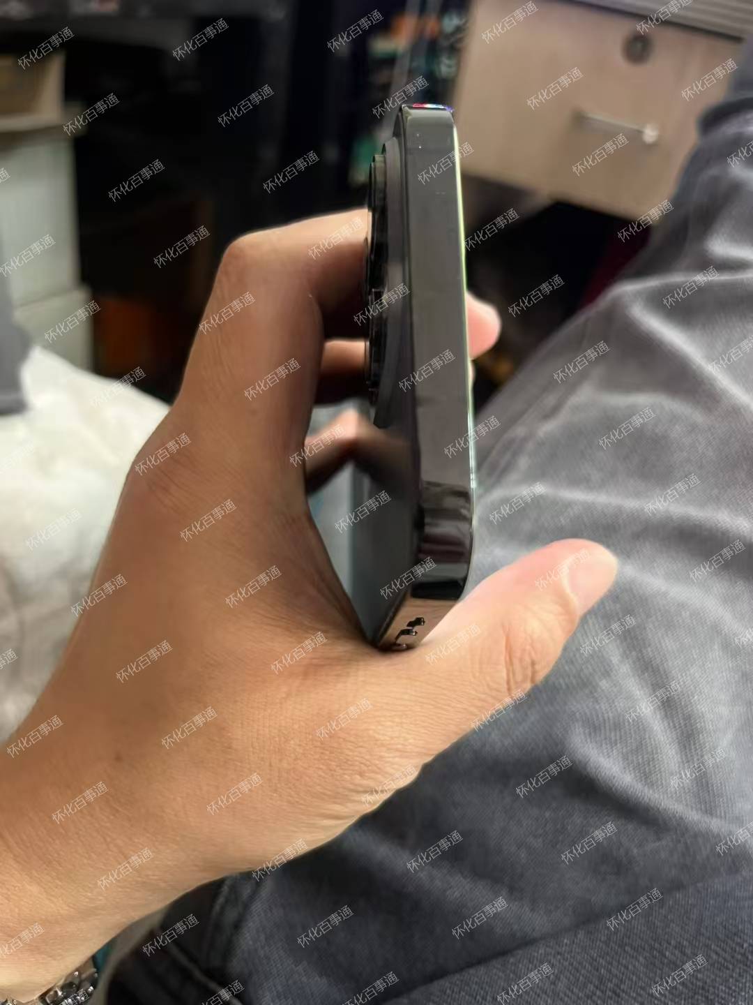 14promax一台，256G内存，成色看图，换屏和后盖，电池94，面容好，主板无修，功能完好，价格便宜