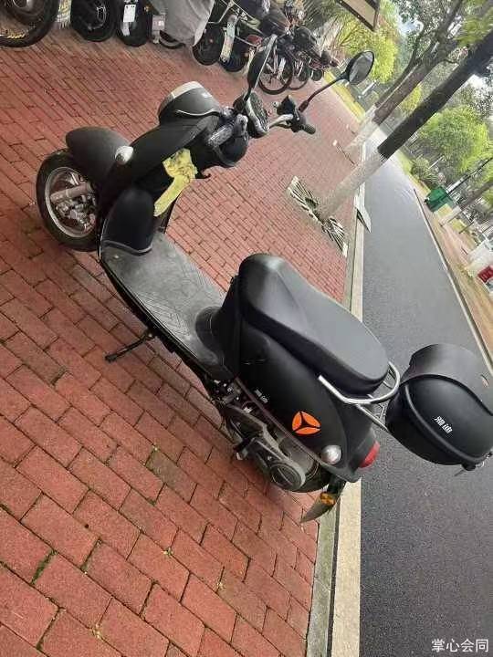 9成新雅迪黑色电动