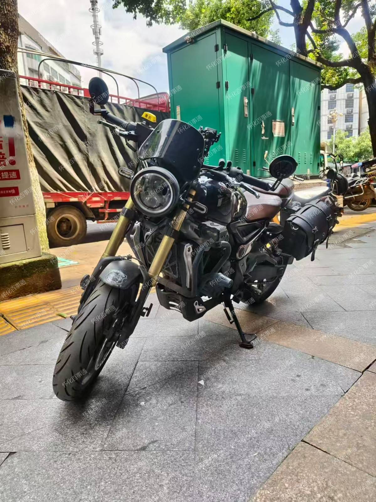 拿下21年无极300AC，改装件多多，前后轮胎才换，链条链盘才换，保养才做，年审保险到明年，没有违章，不过户处理，有行驶证大本