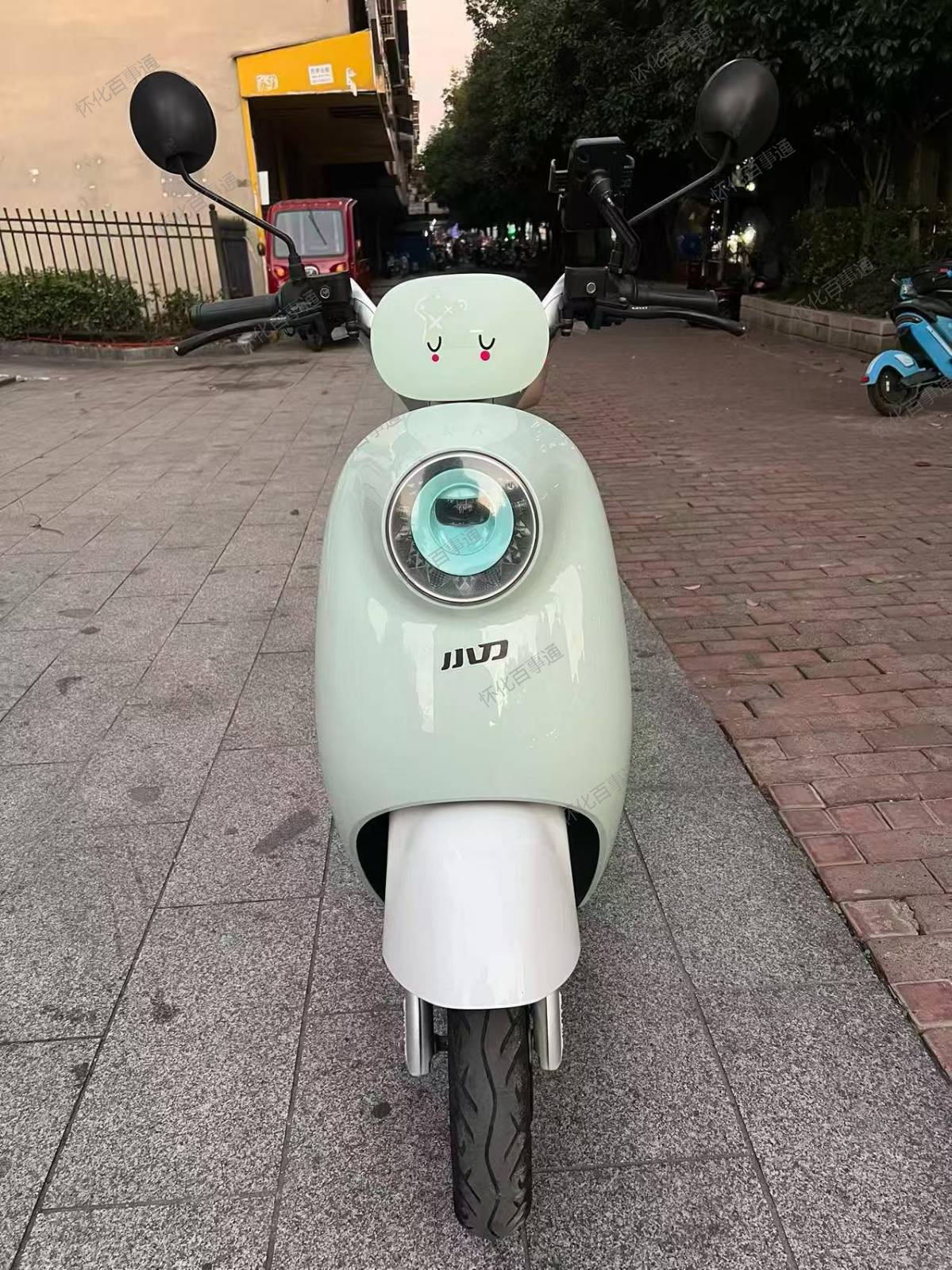 精品小刀72伏绿牌电动车前后双碟