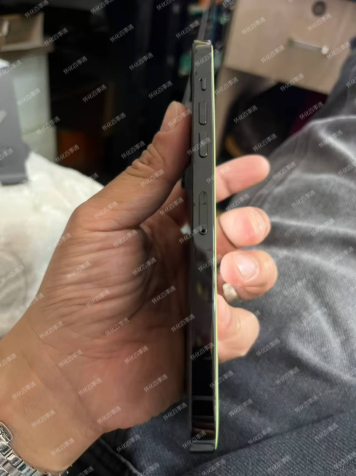 14promax一台，256G内存，成色看图，换屏和后盖，电池94，面容好，主板无修，功能完好，价格便宜