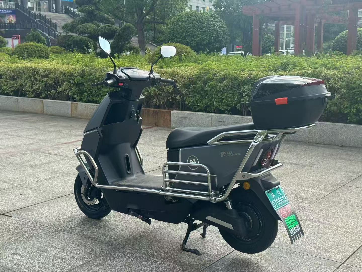 绿佳电动车,劲大跑得远,96V 8个电池,全系原装