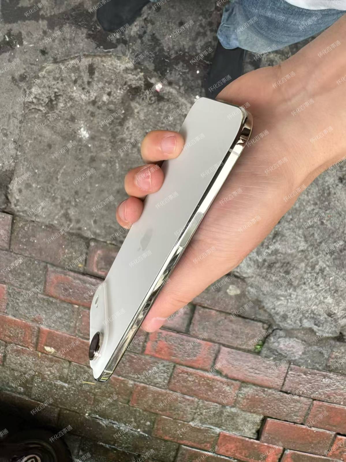 苹果17Air（5G）国行256-才用10多天，成色新。电池100-充电20多次。现在4Xxx