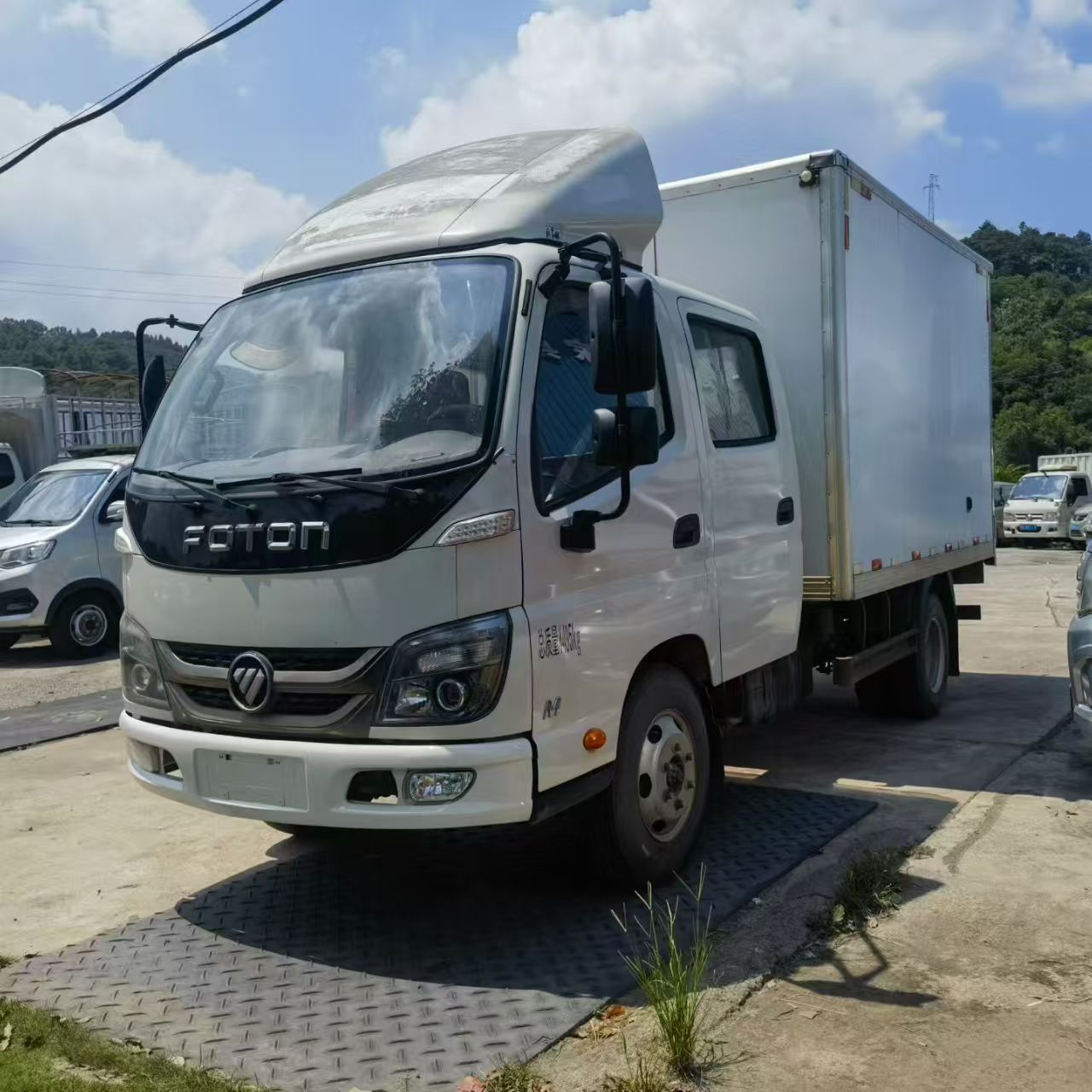 褔田双排厢式货车，柴油，气刹，货厢长3.2米