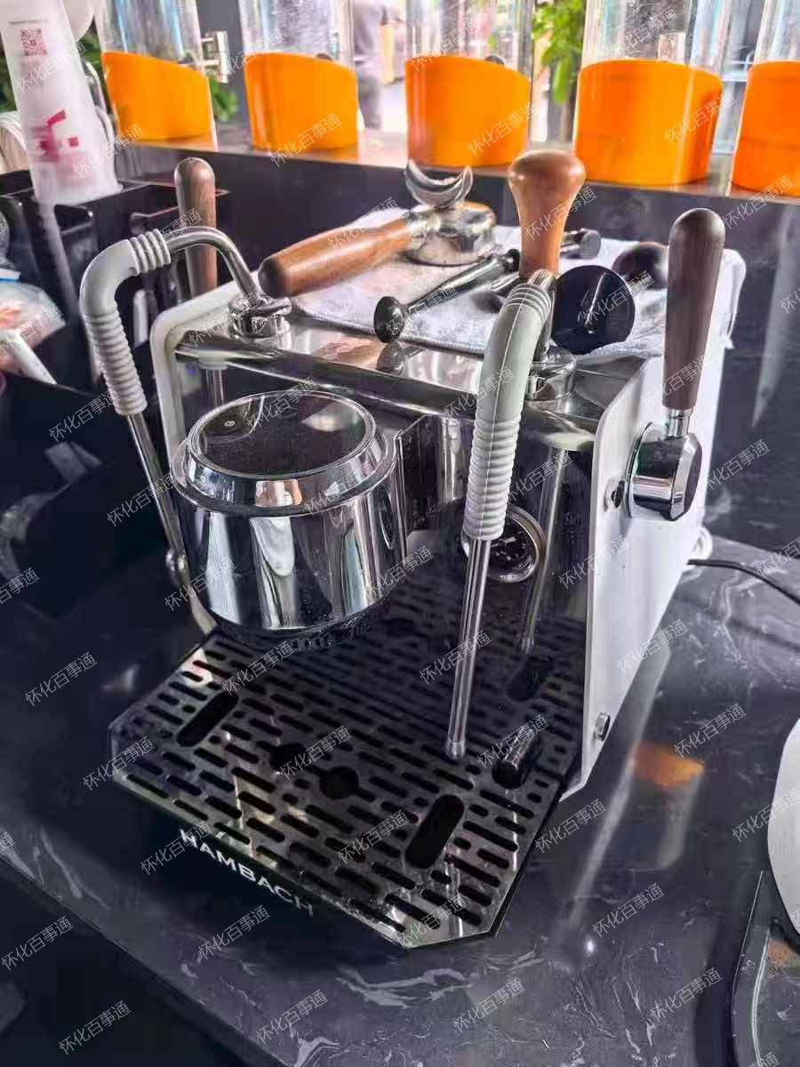 半自动意式咖啡机,外观很新,功能正常,配件齐全,到手即用