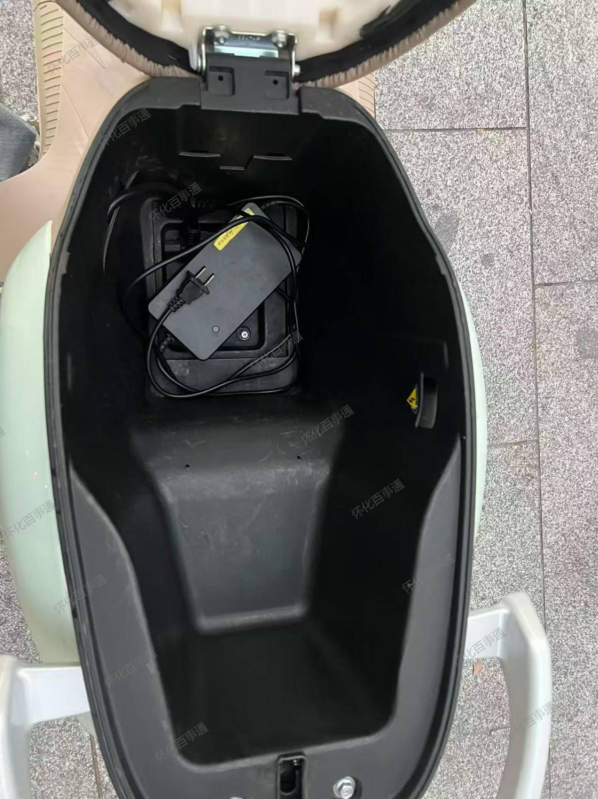 精品小刀72伏绿牌电动车前后双碟