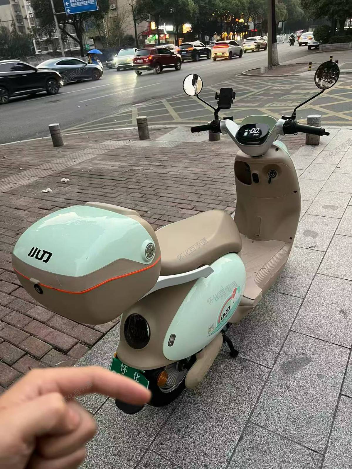 精品小刀72伏绿牌电动车前后双碟