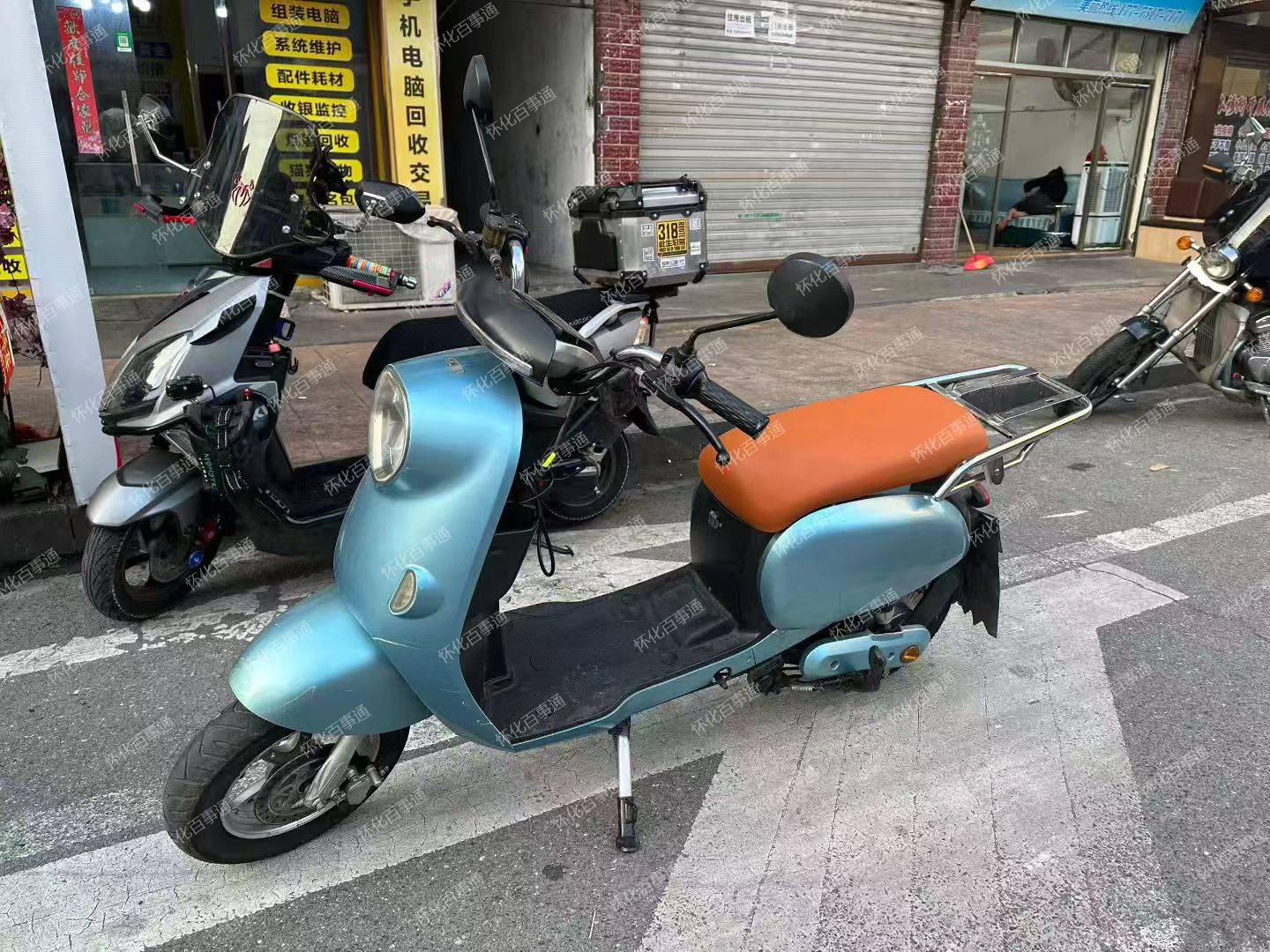 要便宜绿牌车的看过来，成色看图，电瓶不错，能跑三四十公里，72V，6个电瓶，价格便宜，只要999元！不议价