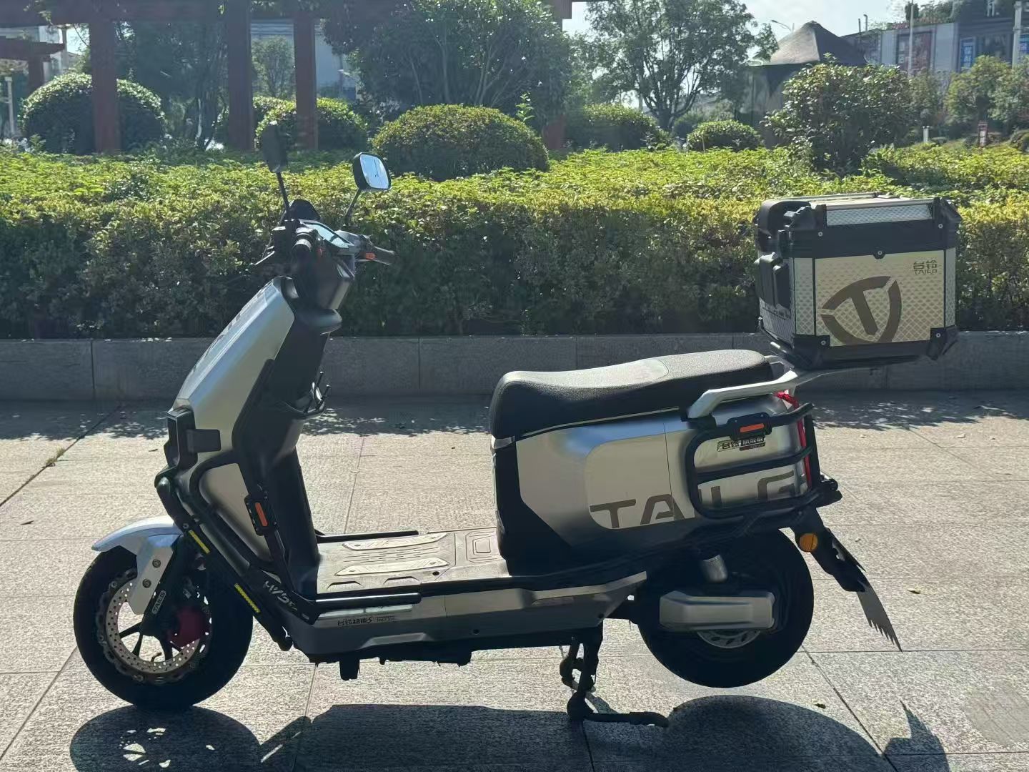 台铃苍穹电动车72伏六块大电池 支持蓝牙，无感解锁