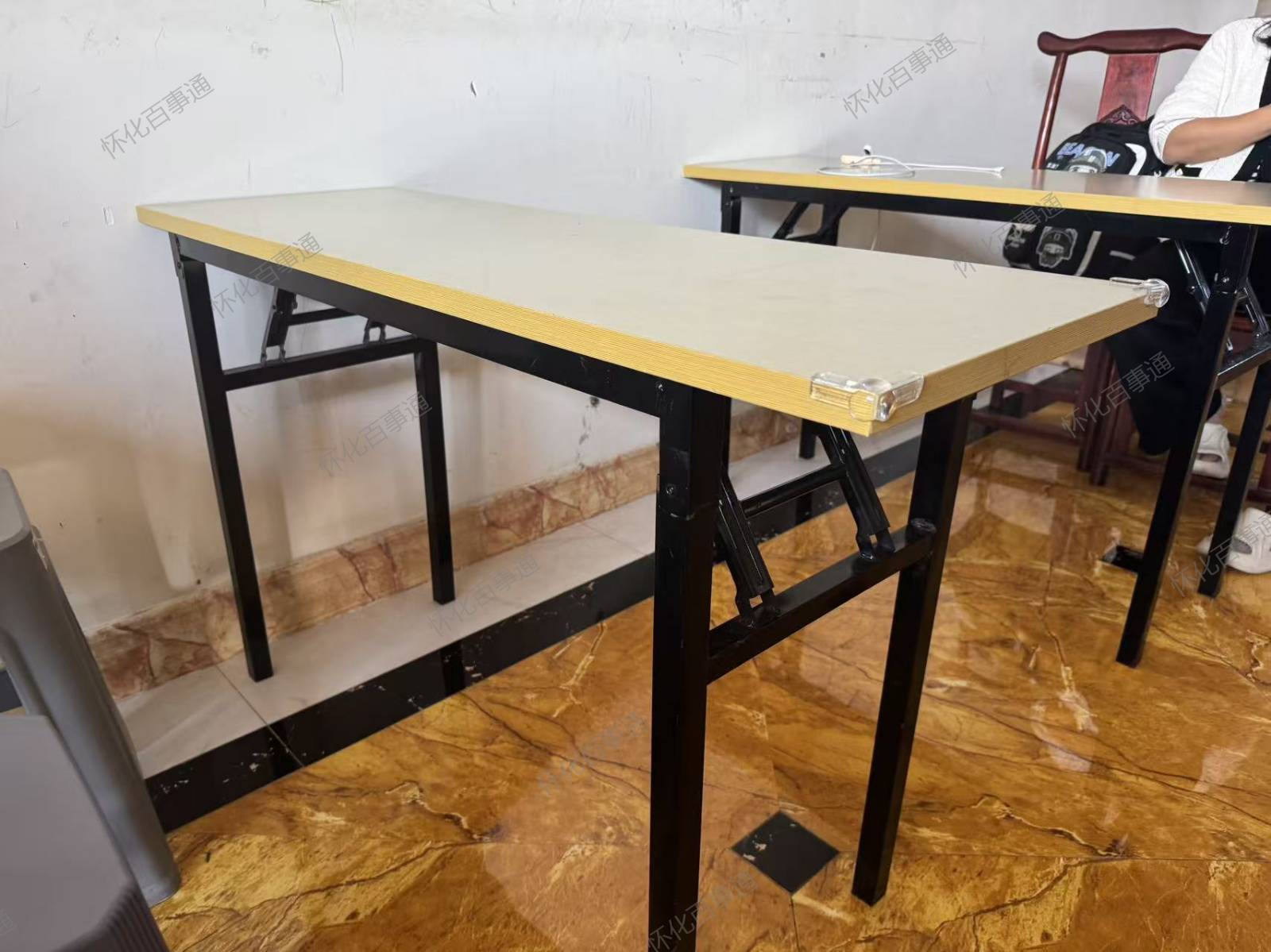 折叠桌,尺寸120x40cm,高度大概70cm
