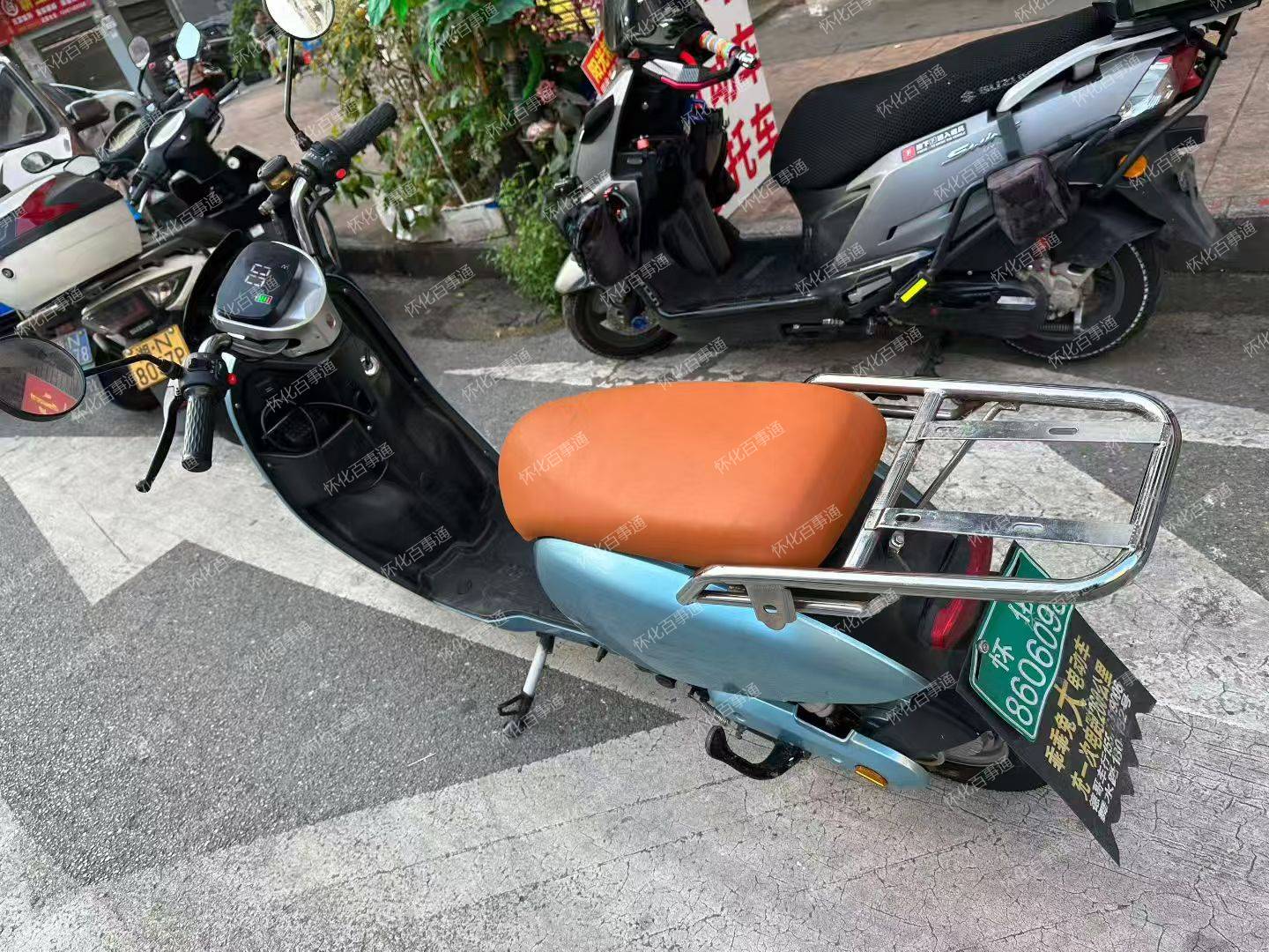 要便宜绿牌车的看过来，成色看图，电瓶不错，能跑三四十公里，72V，6个电瓶，价格便宜，只要999元！不议价