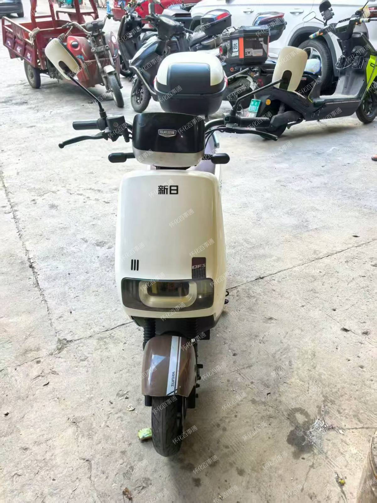 新日绿牌电动车，72V6个电瓶，充满电能跑50公里左右，成色不错，正规绿牌，不需要驾驶证