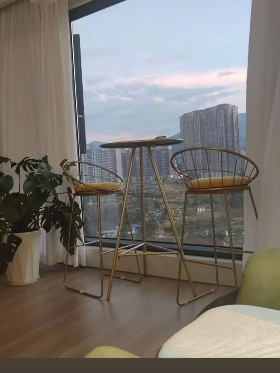 金属桌椅一套价格180,鹤城区黔阳府自提。