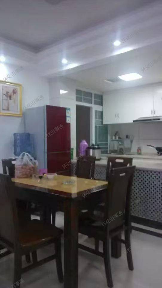 中心市场隔壁，人民路小学门口京御名都