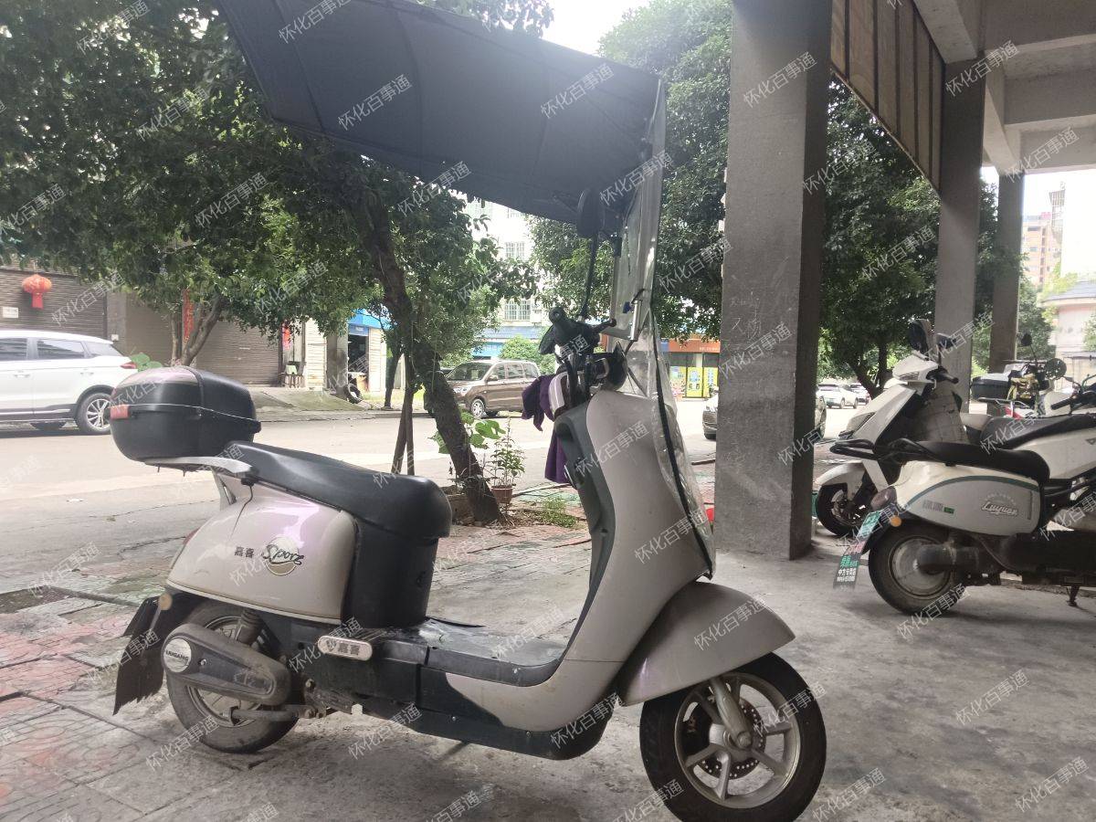 六成新六个电瓶绿牌电动车