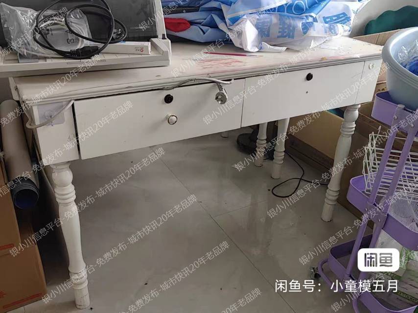 美甲桌子，凳子，灯