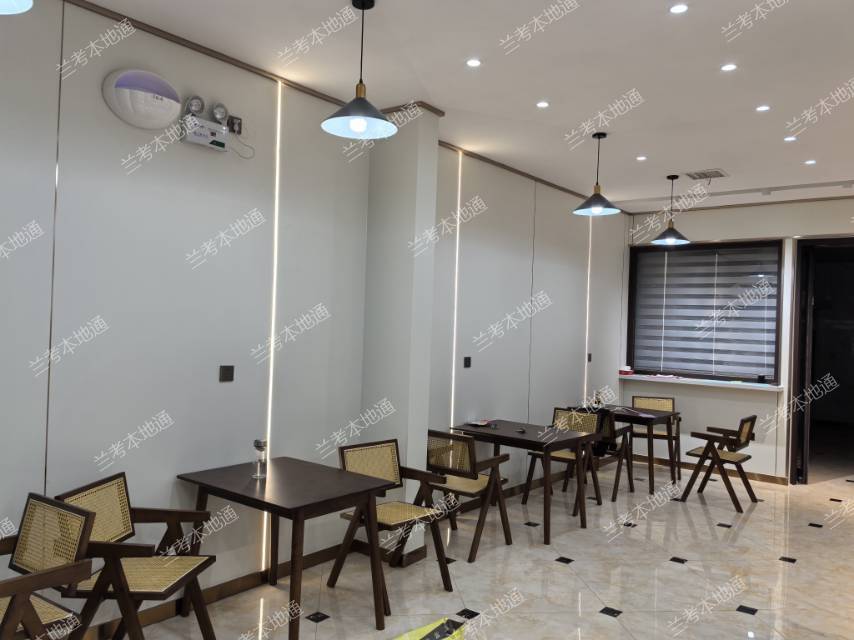 综合型烘焙店转让 180平，全新一手设备和装修，主做面包蛋糕和甜品，客源稳定，接手即可营业。