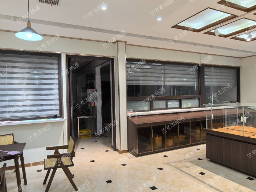 综合型烘焙店转让 180平，全新一手设备和装修，主做面包蛋糕和甜品，客源稳定，接手即可营业。
