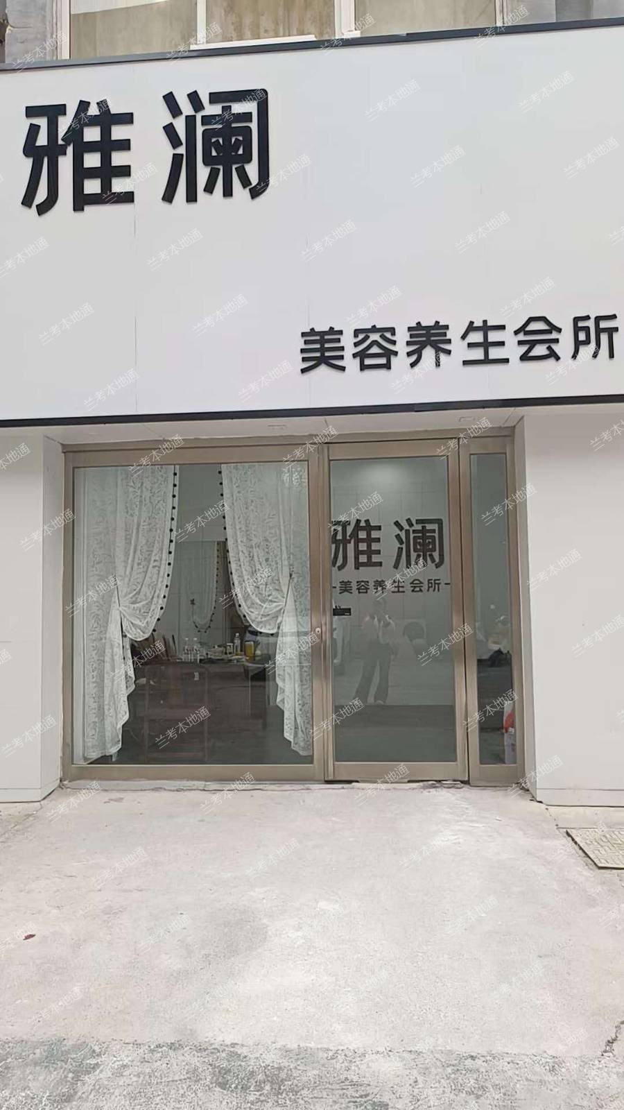 新农商港一楼黄金商铺，一共三层，二层美容美体，一楼可做美甲美睫或者其他类美容项目。