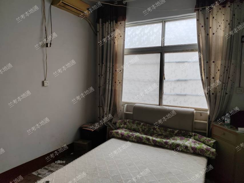 汽车站附近独院出租2层楼房，家具水电齐全，独立卫生间，火车站、汽车站距离近，附近幼儿园、小学、初中、高中等，交通方便停车方便。