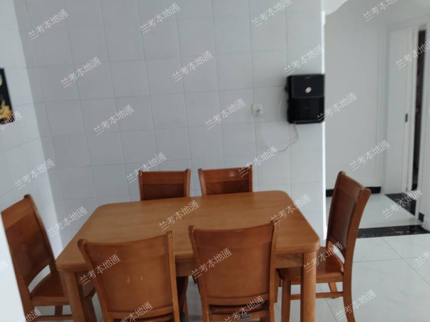 兰考县文体路公园首府小区 三室两厅两卫，有地暖，房屋干净整洁。