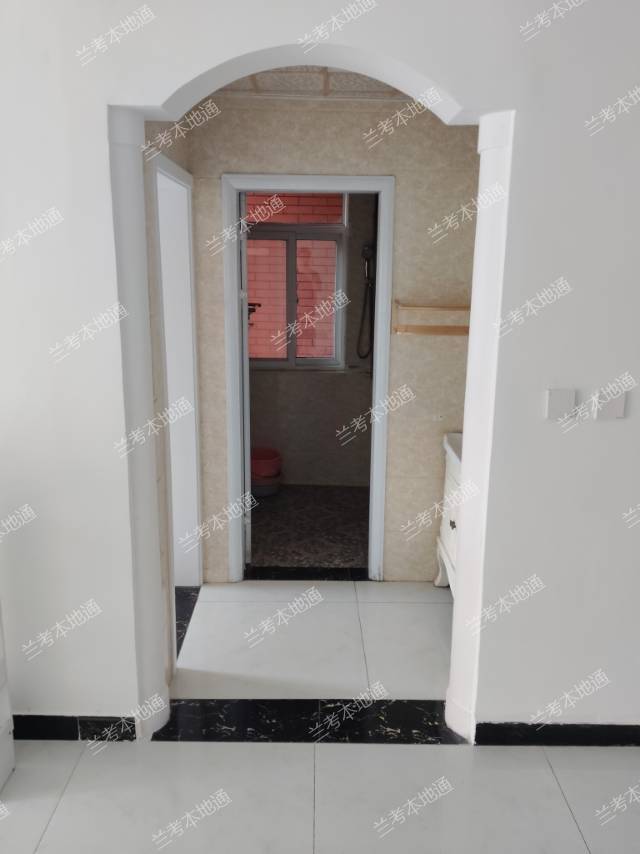 兰考县文体路公园首府小区 三室两厅两卫，有地暖，房屋干净整洁。
