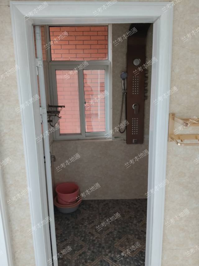 兰考县文体路公园首府小区 三室两厅两卫，有地暖，房屋干净整洁。