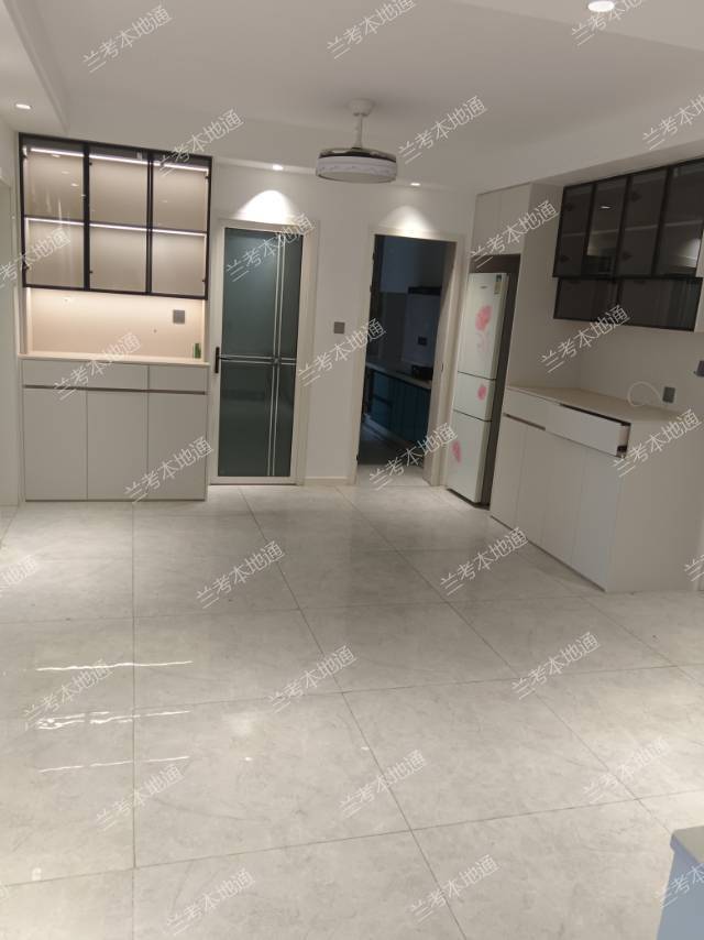 嘉和苑小区出租：两室一厅一厨一卫精装修，领包入住