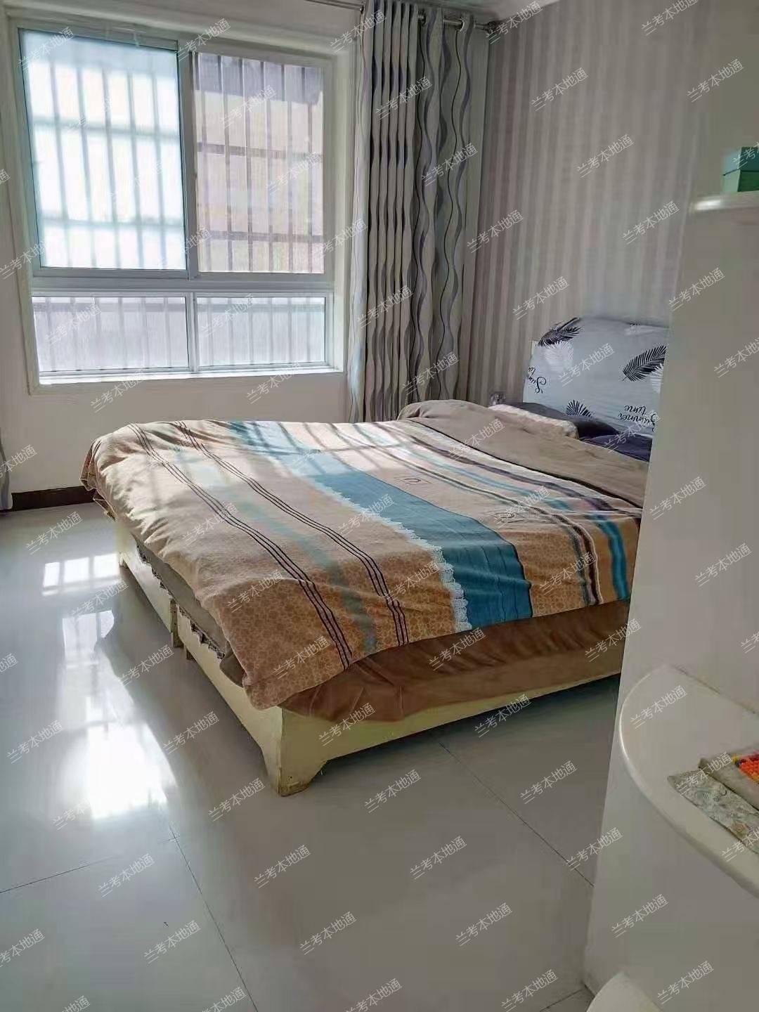 中洲御府出租4室两厅两卫  幼儿园 小学 初中 高中 大学 距离几百米对面华联商场，后面小吃街