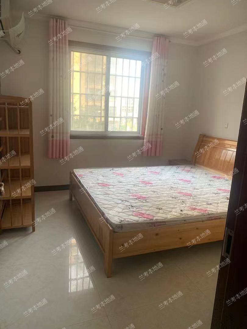 兰庭公馆三室两厅一厨一卫紧邻实验小学，兴兰中学，兰阳七小，体育场附近