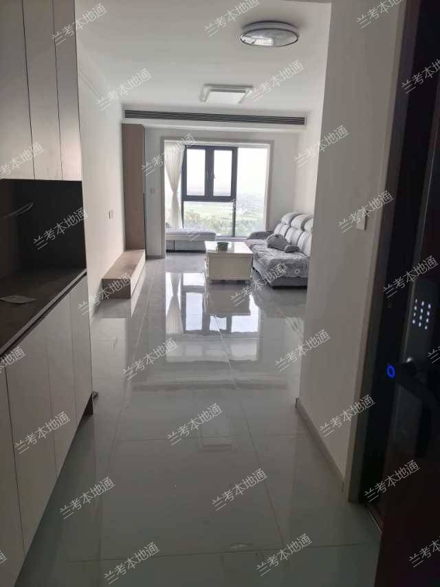 新房精装拎包入住三室两厅一厨一卫，新房精装月租1500押一付三，年租15000