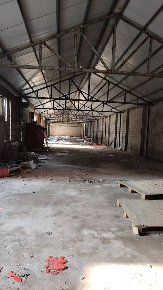 2000平方厂房带院