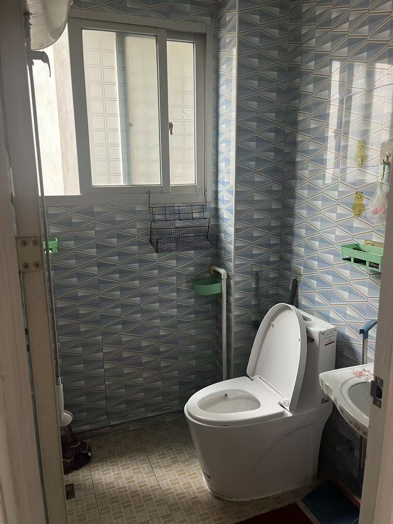 自建房单身公寓四楼出租
