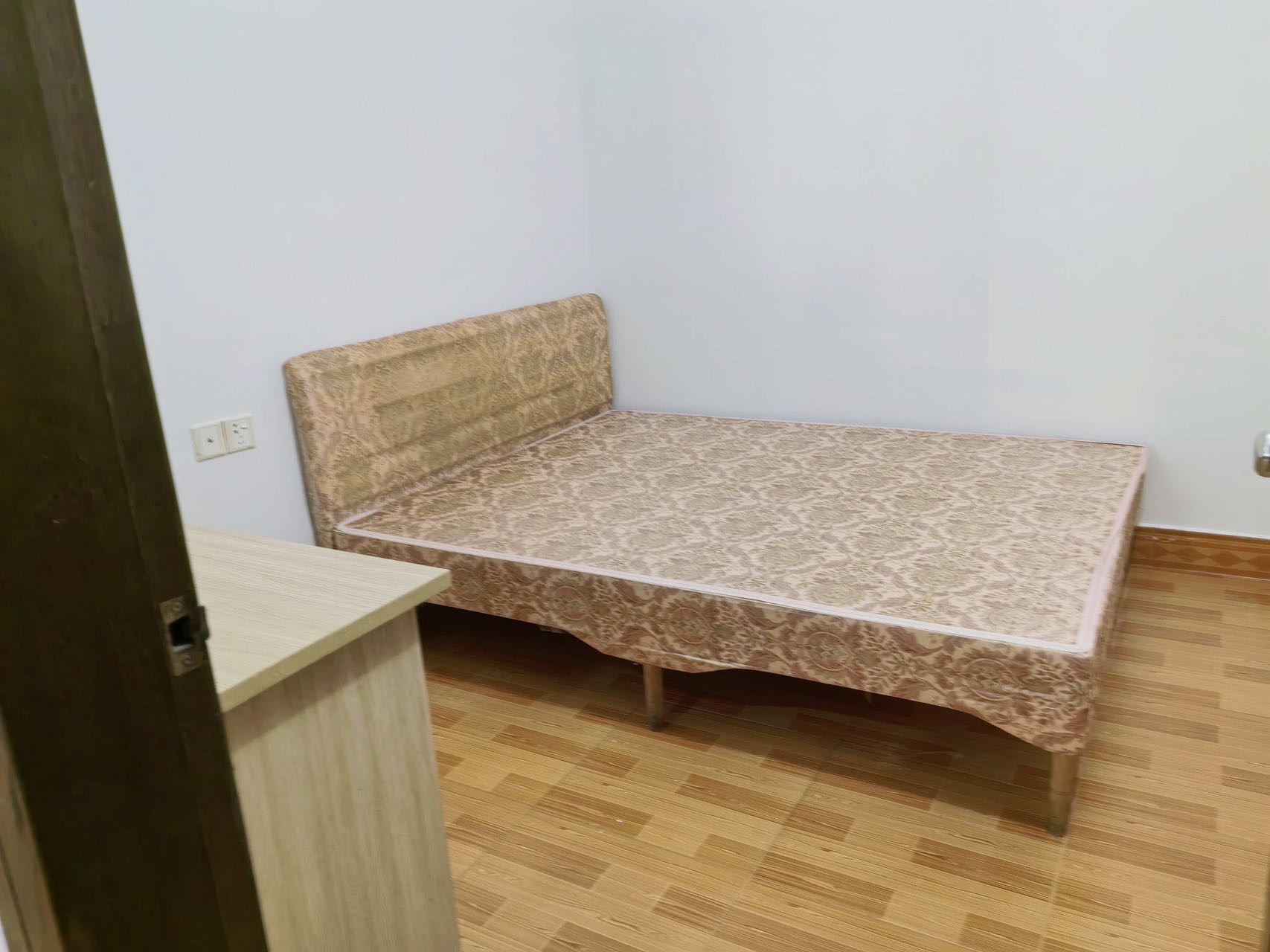 万达对面二室一厅房屋出租 ，设备齐全交通出行方便