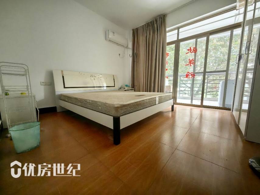 东湖豪门,1房2厅1卫