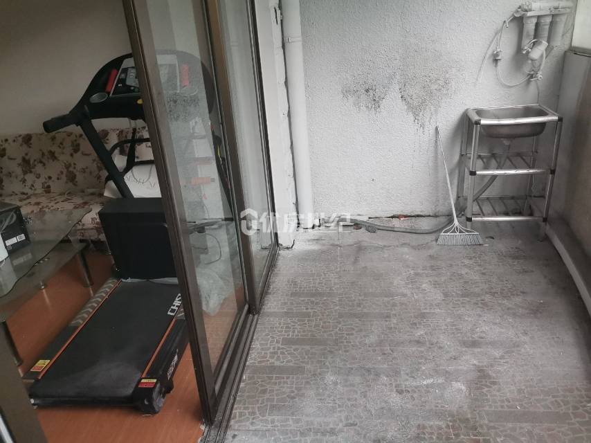 东湖豪门，1房2厅1卫
