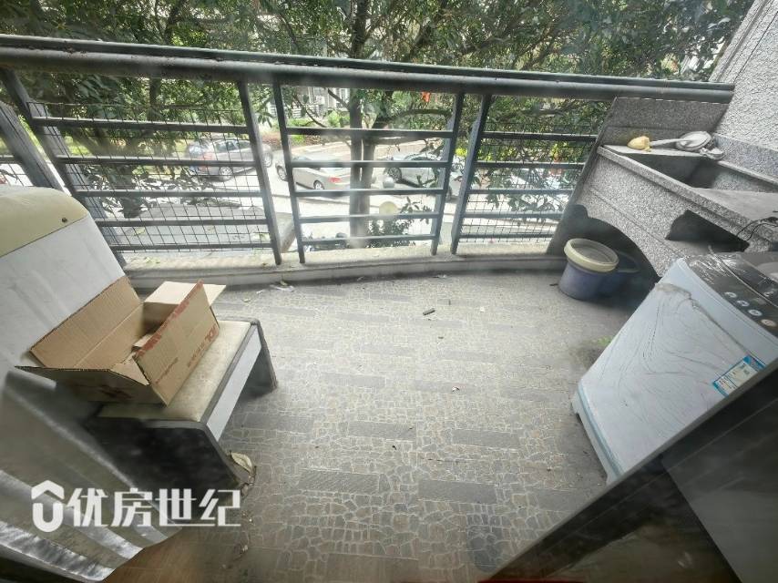 东湖豪门，1房2厅1卫
