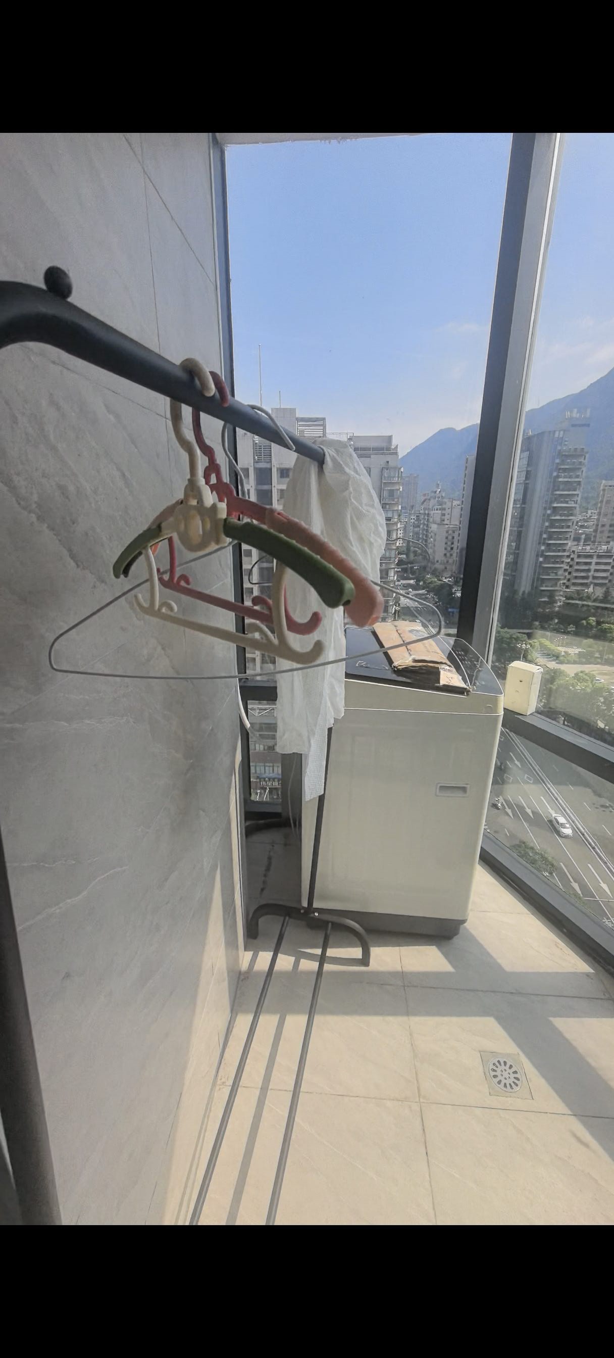 大润发单身公寓出租，一室一厅一卫一衣帽间一橱
