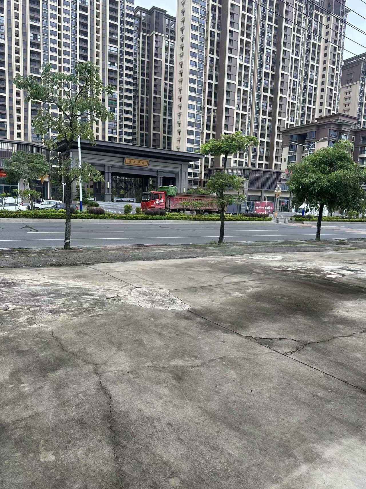 县道公路边铁皮铺面出租｜357㎡共 5 间，可分租适合多行业经营！