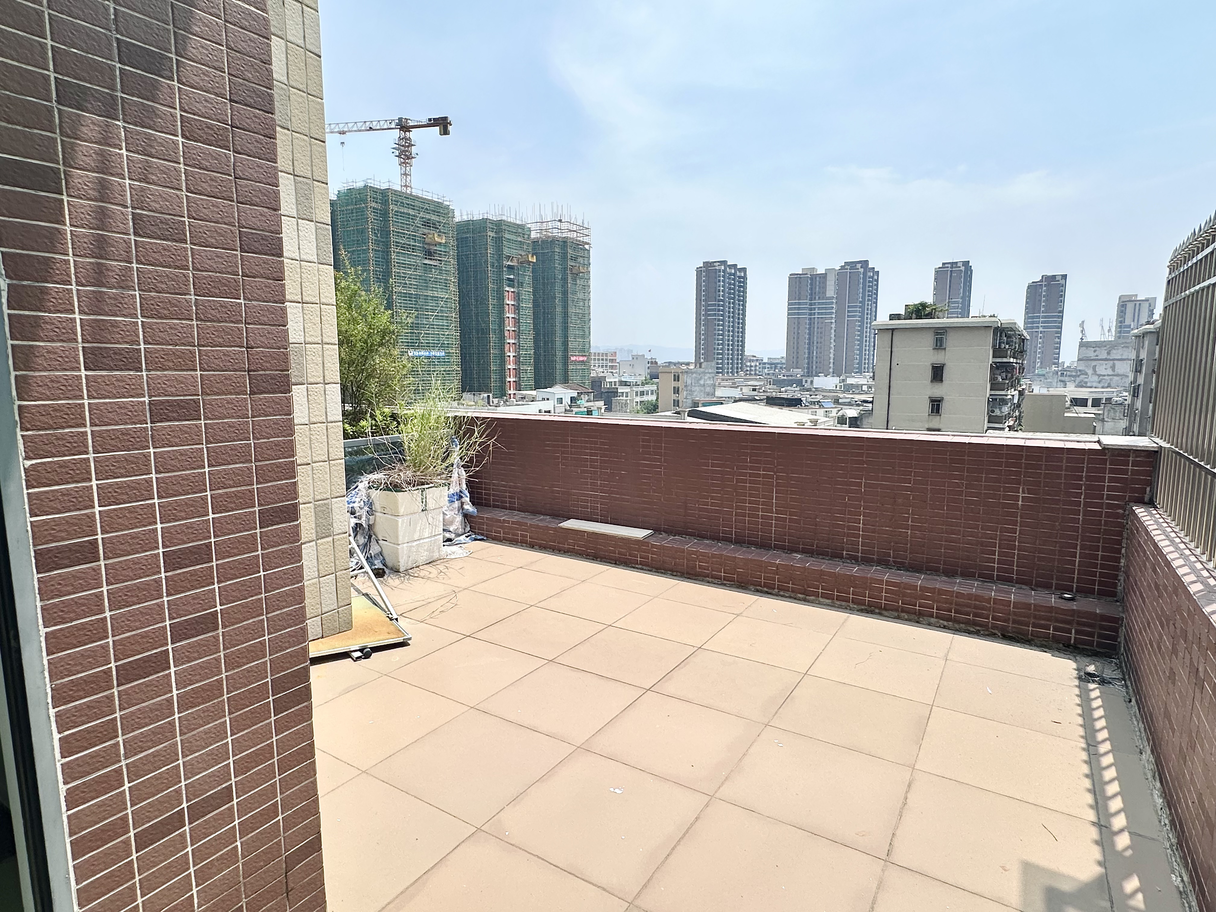 新港家园商住公寓｜180㎡三层空间，自住办公商业多用途优选