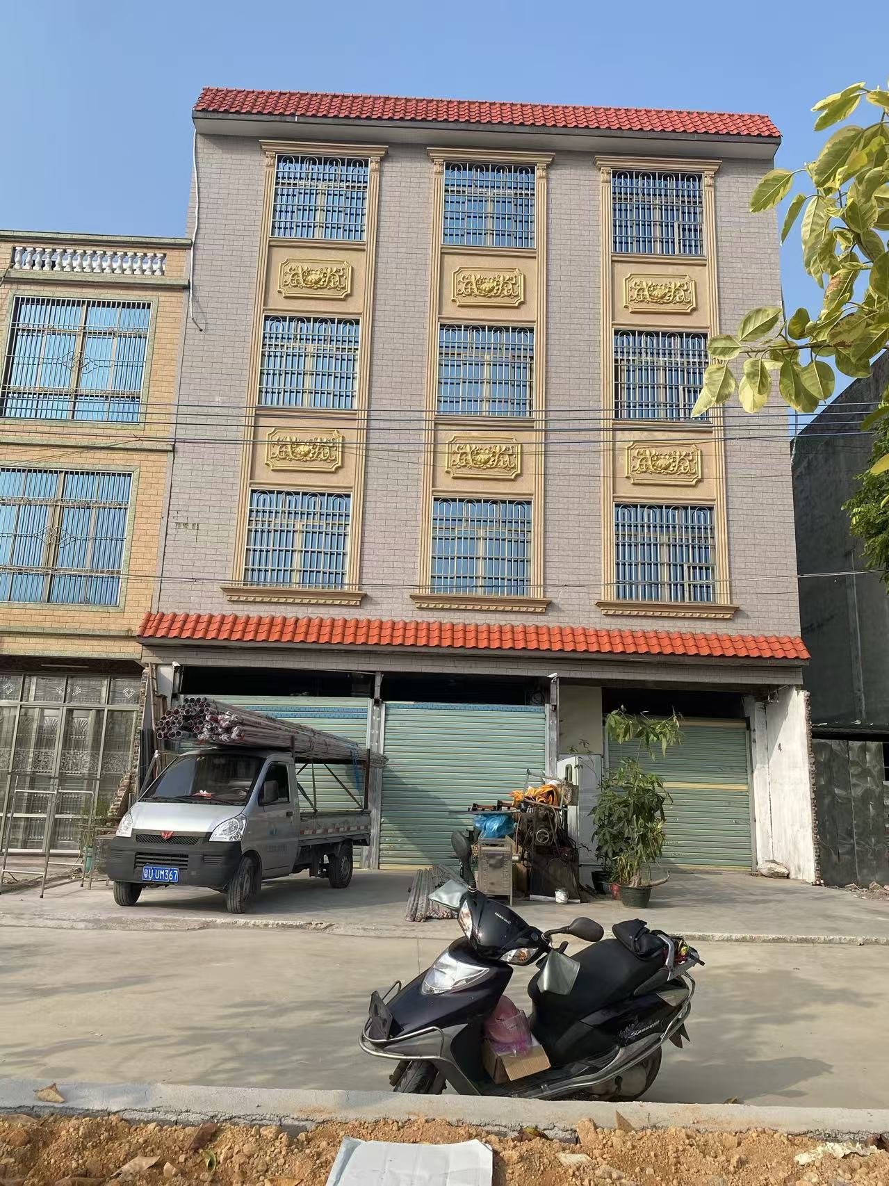 南施厝路段自建房招租|每层 300㎡带两间铺面,可装电梯!