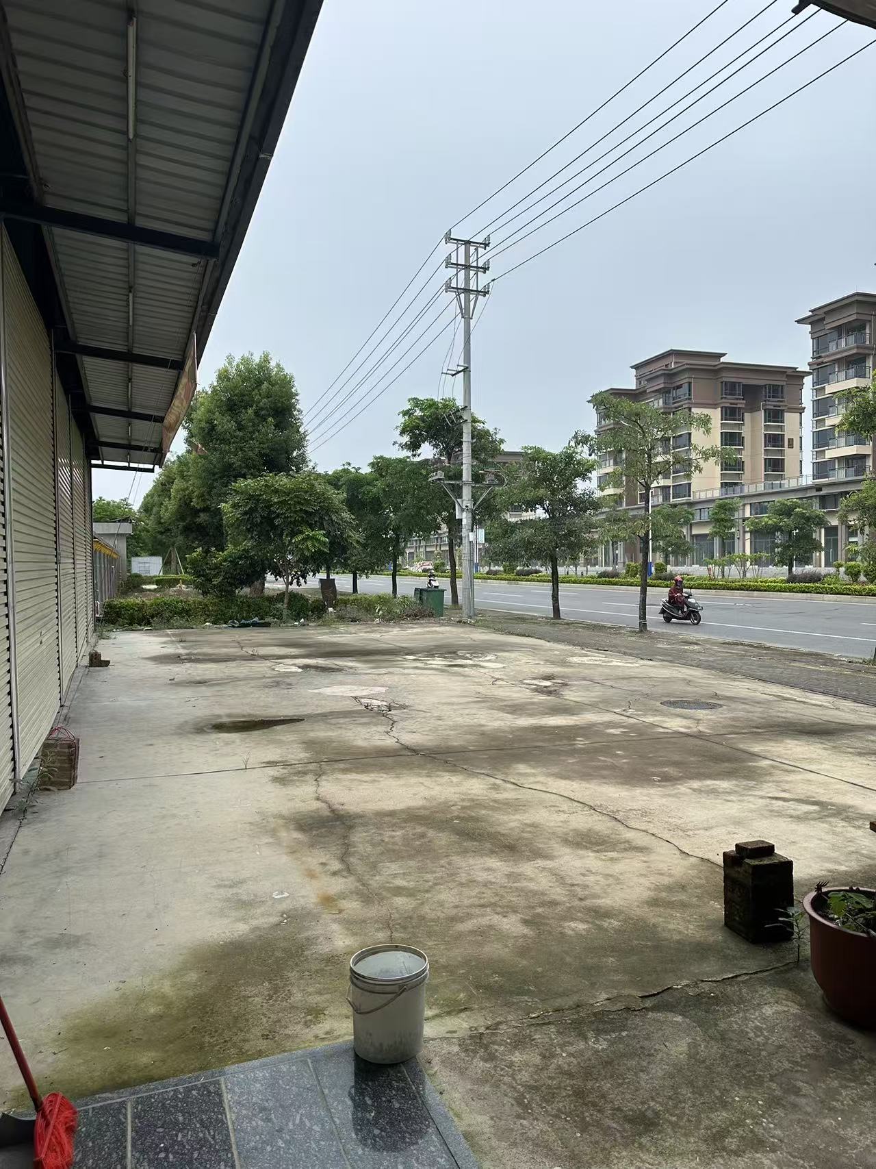 县道公路边铁皮铺面出租｜357㎡共 5 间，可分租适合多行业经营！